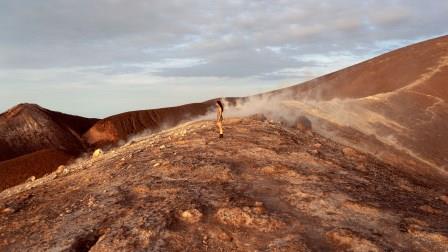 Un misterioso progetto artistico a Vulcano: Bruno Muzzolini e “Un’isola senza cancelli”	3° Parte